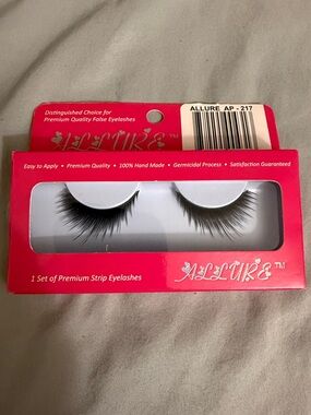 Allure Black Dramatic Strip False Eyelashes